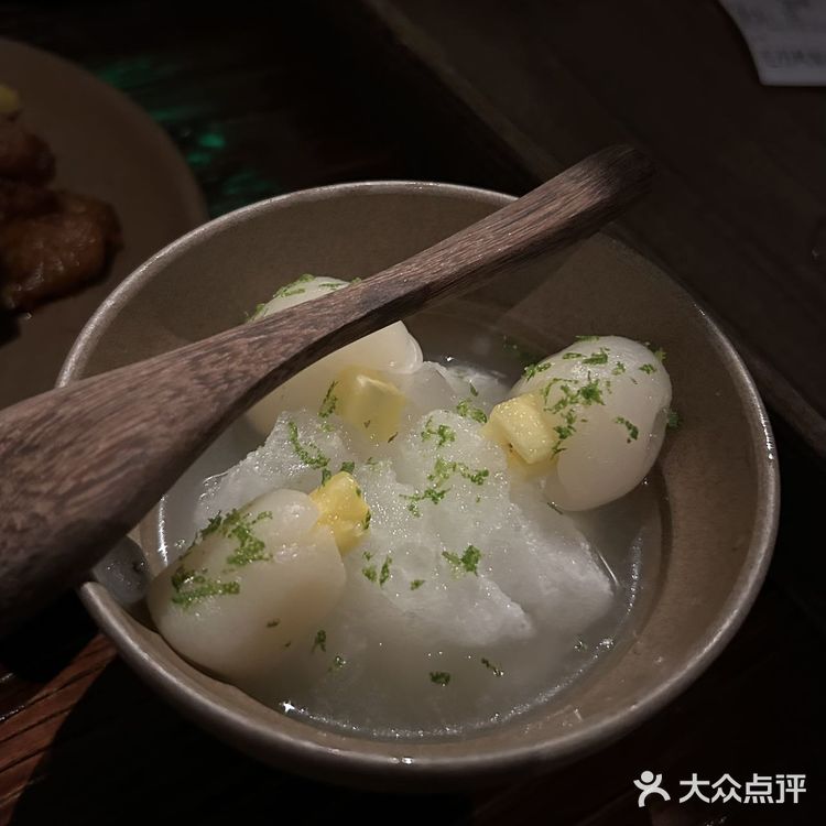 终于吃到野果的鲜荔枝凤梨冰了！！