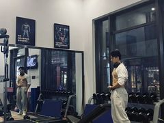 -思迈威健身(积玉桥万达店)