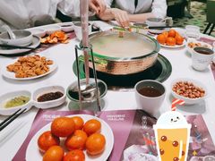 -洪氏嗨捞·广东猪肚鸡·椰子鸡火锅(西咸万象城店)