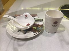 餐具摆设-牛记皇·鲜牛肉火锅(弘阳广场店)