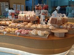 面包甜点陈列柜-西村叔叔的店·面包·甜品·蛋糕(清河万象汇店)