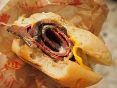 蛋香牛肉芝士可颂-Tims天好咖啡·贝果(东吴龙湖天街店)