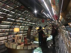-钟书阁(珍园店)