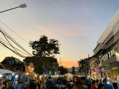 -周日夜市