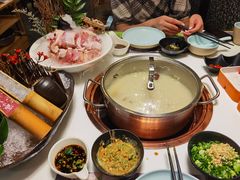 -洪氏嗨捞·猪肚鸡火锅(阳光天地店)