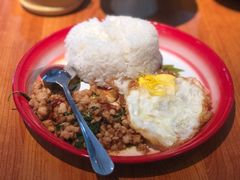 九层塔炒猪肉+荷包蛋饭-我的甜·泰国餐厅
