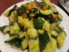 拍黄瓜-玫瑰红烤羊排(北新桥三条店)