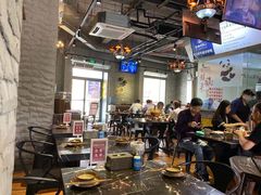 大堂-巴四老城区炭火蛙锅(张江店)
