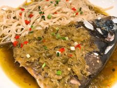 酱椒蒸鱼头配手工面-雀蓝川菜(奥体广场店)