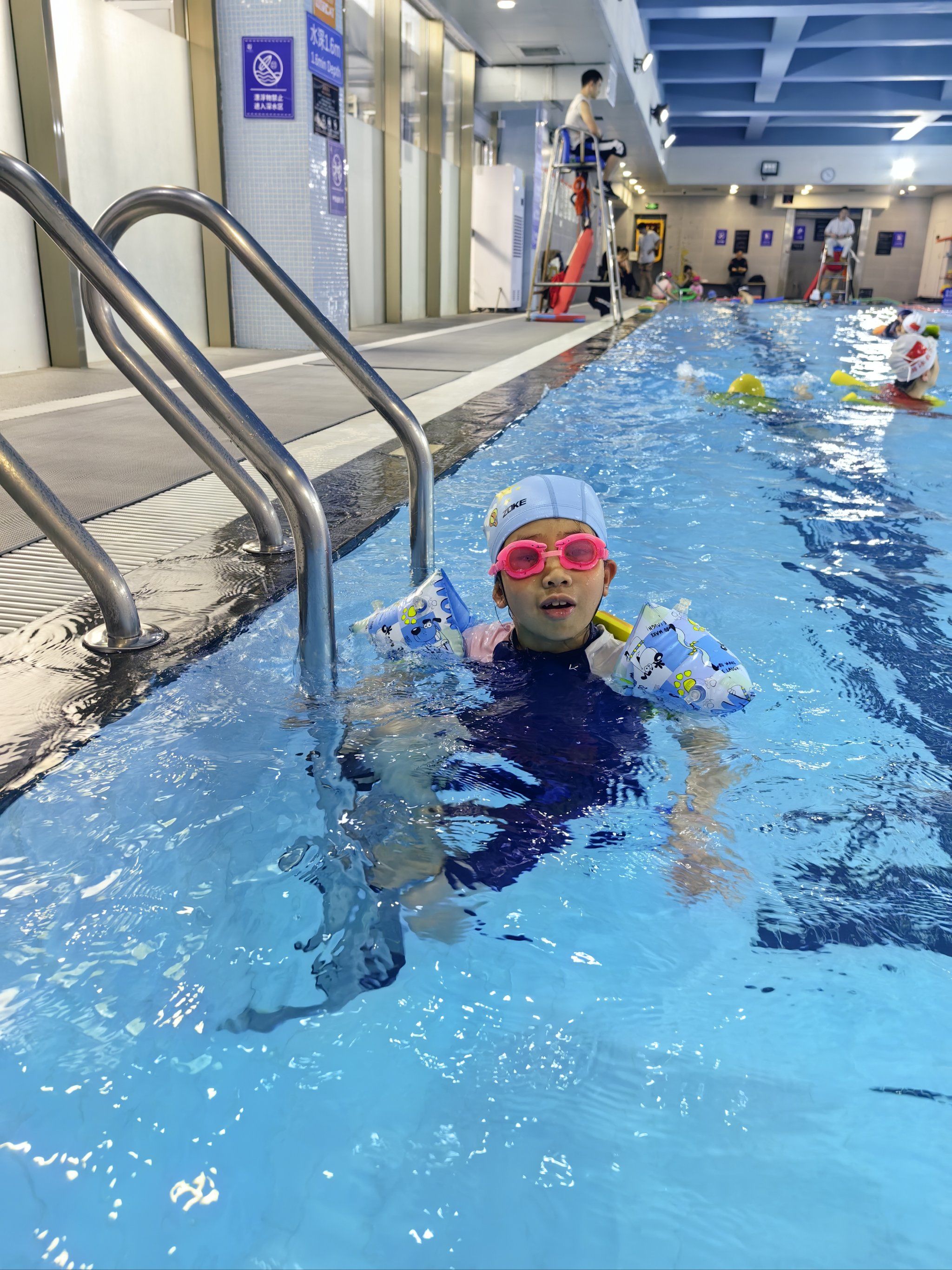 学游泳 耶