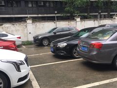 -沃尔玛上海田林店-地面停车场