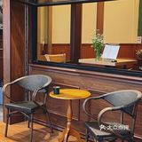 新店｜若這一束吊燈傾瀉下來，或在杯中繪成繾綣星河。