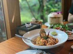 -Chom Cafe and Restaurant