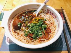 招牌红烧牛肉米粉-呷佬·长沙手工米粉(金沙江路店)