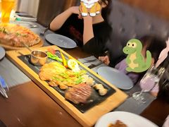 -卡普里披萨·牛扒·下午茶
