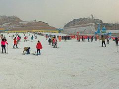 -采薇庄园四季滑雪场