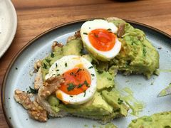 牛油果煮蛋吐司-RAC BAR(安福路店)