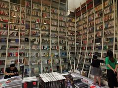 -钟书阁(松江泰晤士小镇店)