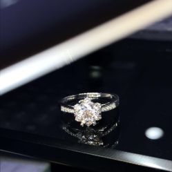 -威德钻石-克拉钻大本营(南京东路店)