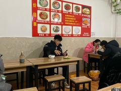 大堂-老字号杨坡红油米线腊汁肉夹馍(东四道巷店)