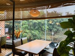 靠窗位-盐帮食坊•小河帮川菜(四川师大店)