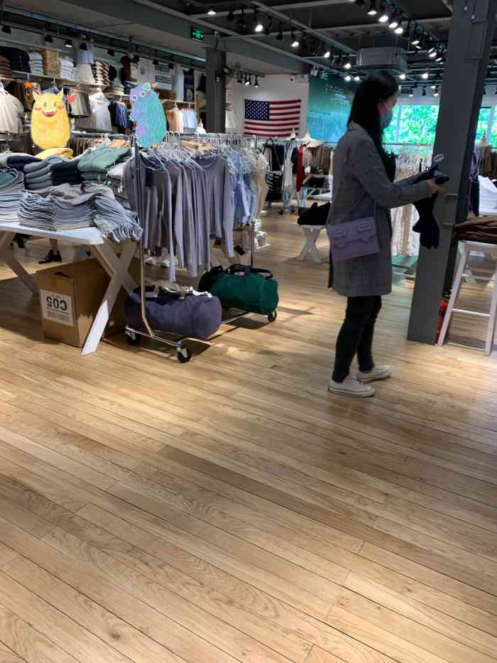 brandy melville-"bm中国唯一一家实体店从去年开始知道这.