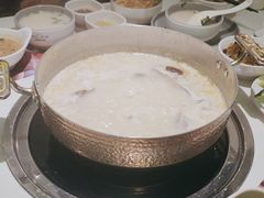 -洪氏嗨捞·广东猪肚鸡·椰子鸡火锅(西咸万象城店)