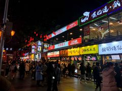 等位区-八一好吃街·高品美食广场