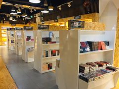 -新华里咖啡书吧(新华书店小寨店)