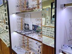 -MiRi眼镜·蔡司·星趣控·尼康控优点视觉合作店(南京东路店)