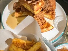 香辣炸鸡配华夫饼-悠航SLOWBOAT(三里屯店)