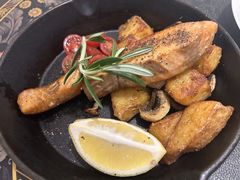 煎厚切三文鱼配时蔬-沏点Trattoria意大利餐厅(新街口店)
