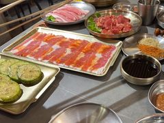 -围炉肉舍丹东海鲜烤肉·烤活鳗(步行街店)