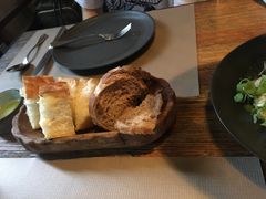 餐前面包-Carbon莫卡哆·意大利复古集市餐厅(杭州大厦店)
