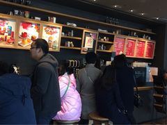 等位区-星巴克(德阳洋洋百货店)