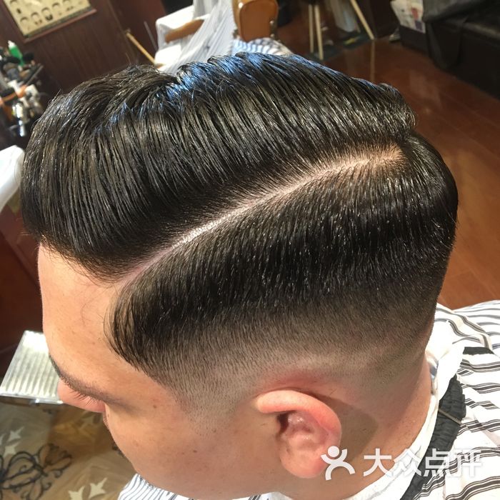 cultura barber shop传统油头理发店男士造型图片
