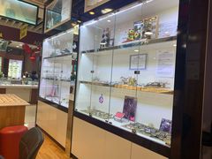 -MiRi眼镜连锁·蔡司·尼康控优点合作店(莘庄店)