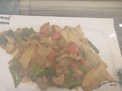笋尖烧肉煲-自游人·美食一楼·地道徽菜(三十年名店)
