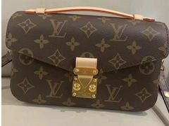 -小飞侠奢侈品回收 寄卖 养护(宝山宝龙广场店)