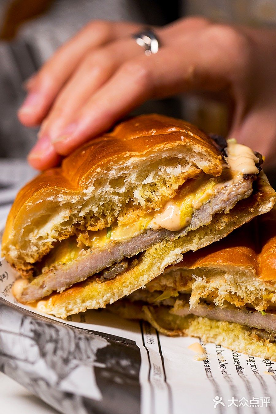 爆爆爆爆爆浆芝士猪扒包一个就顶饱了