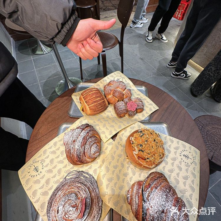  确实是丽江牛逼好吃的面包店啊啊啊……… 