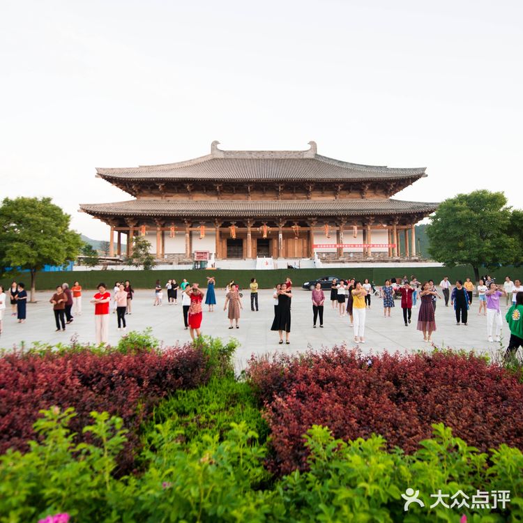 来到这里，能瞻拜到佛祖舍利，真是无上的荣幸