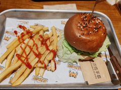 -HUZI虎滋精酿餐吧(京西大悦城店)