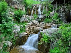 -大平台龙居瀑布旅游区