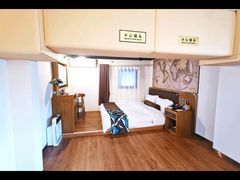 -缦咖电竞酒店(北京鸟巢红军营地铁站店)