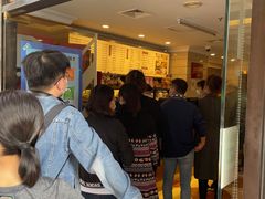 等位区-国际饭店·帆声西饼屋(黄河路店)