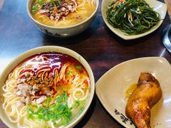 -亮亮面馆(经六路店)