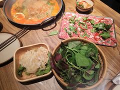 -野山舂·贵州现舂酸汤火锅(鸿通城店)