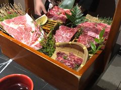 -山川小町·极番烧肉(新地假日广场店)