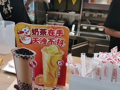 -蜜雪冰城(万达广场外B号门门口外集装箱店)